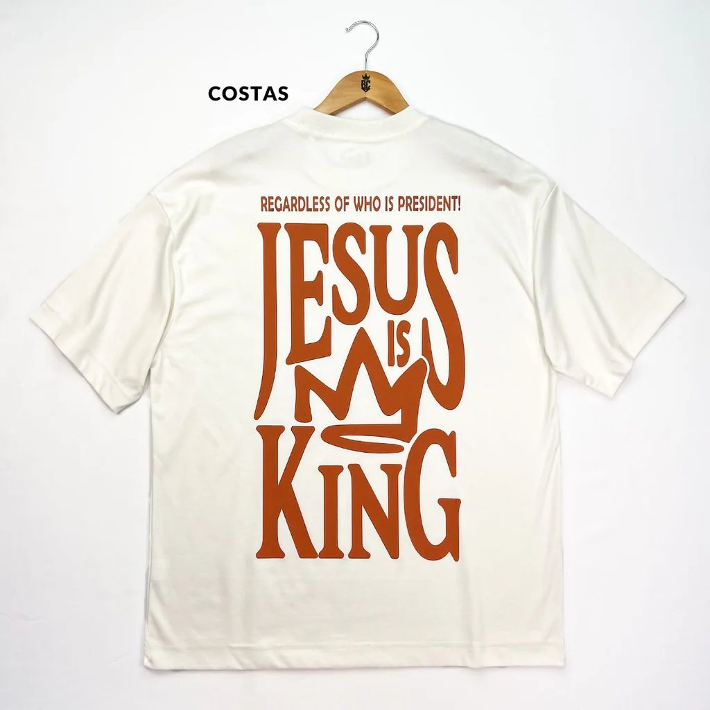 Foto de OVER SIZED JESUS IS KING COROA 2